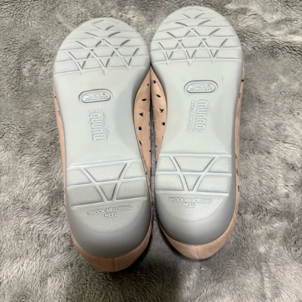 NWOT Munro Chic Taupe Ballet Flats Sz.8.5WW